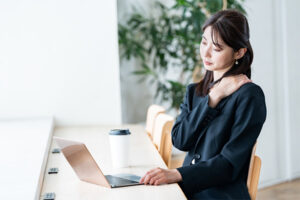 デスクワーク　肩こり