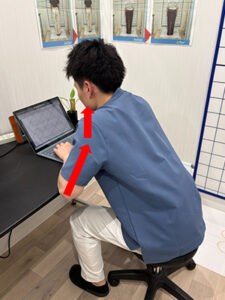 デスクワーク　避けるべき姿勢